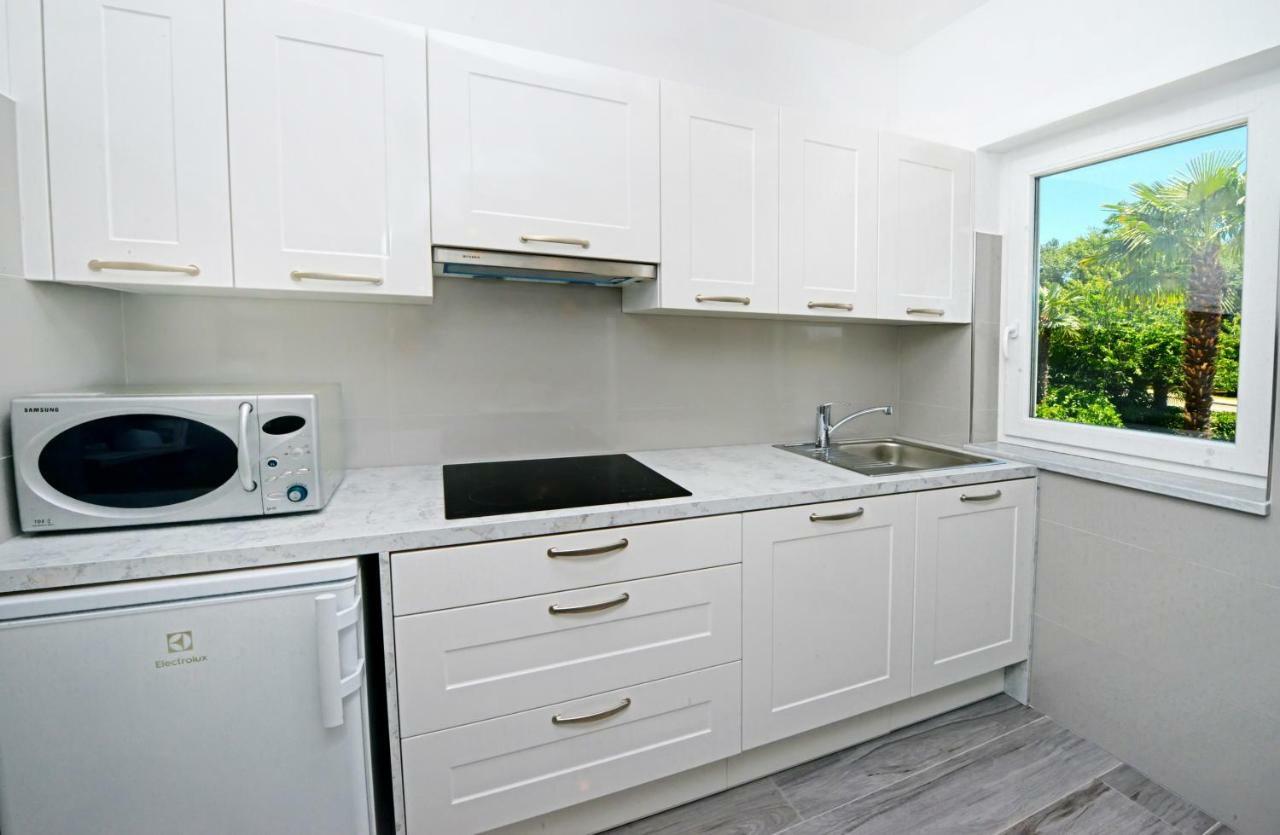 Apartments Nela โปเรช ภายนอก รูปภาพ