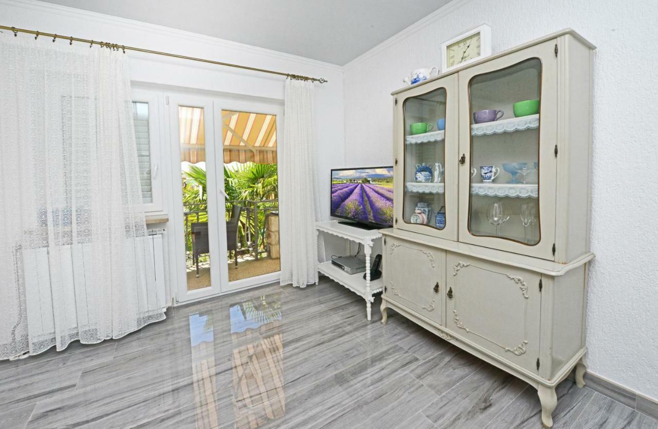 Apartments Nela โปเรช ภายนอก รูปภาพ