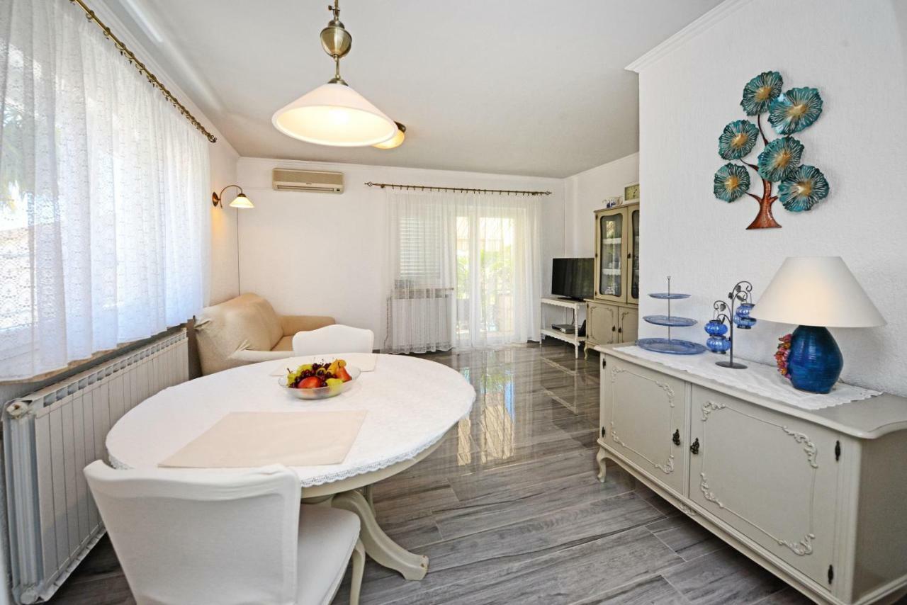 Apartments Nela โปเรช ภายนอก รูปภาพ