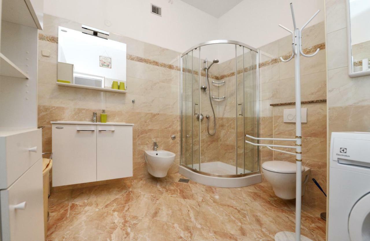Apartments Nela โปเรช ภายนอก รูปภาพ