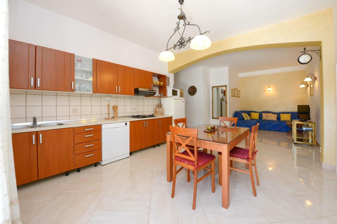 Apartments Nela โปเรช ภายนอก รูปภาพ