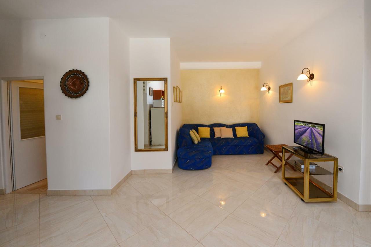 Apartments Nela โปเรช ภายนอก รูปภาพ