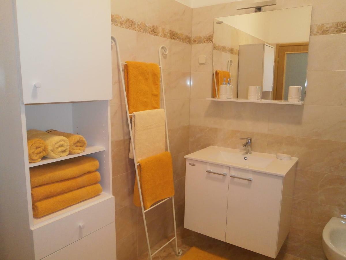 Apartments Nela โปเรช ภายนอก รูปภาพ